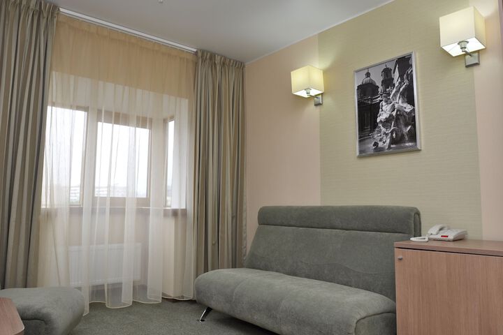 Room 33 of 77