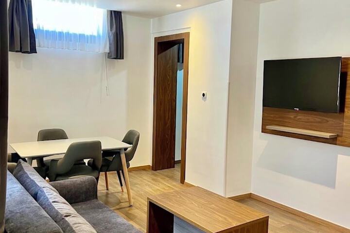 Room 10 of 18