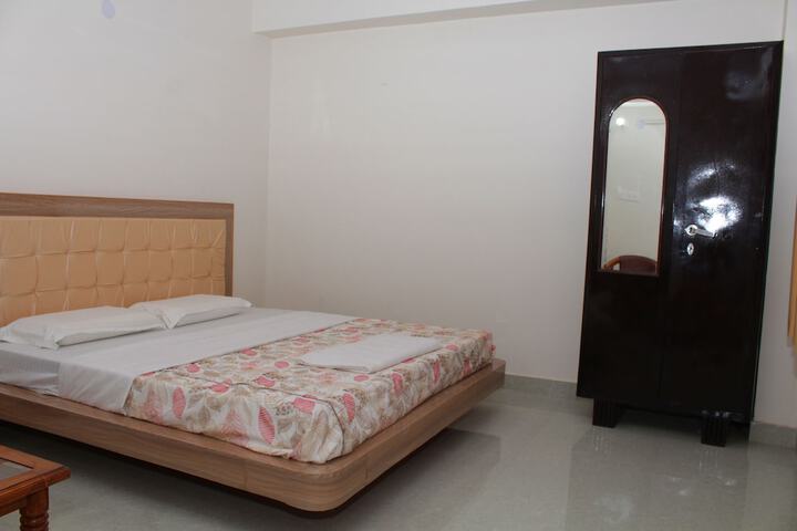 Room 7 of 37