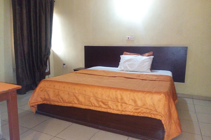 Room 8 of 11