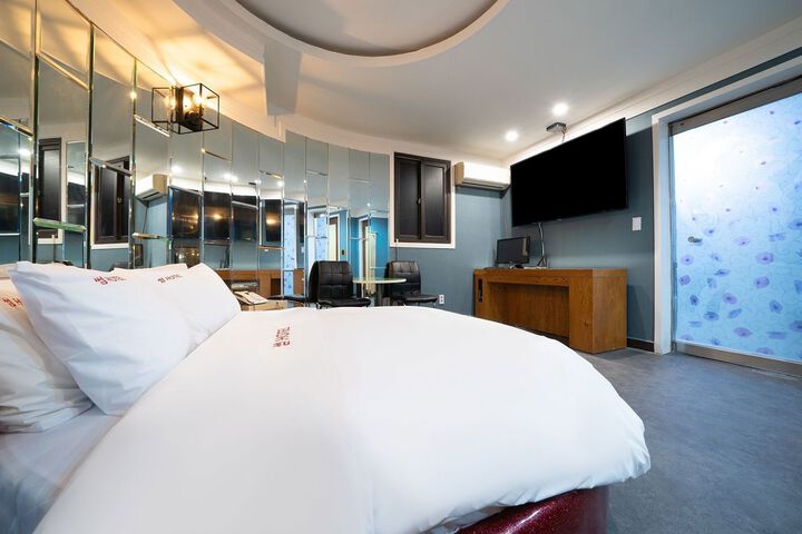 Room 34 of 128