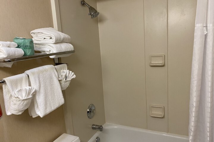 1 King Bed (1 of 18)