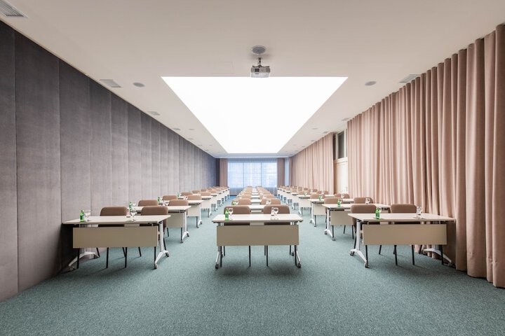Business Center 66 of 85