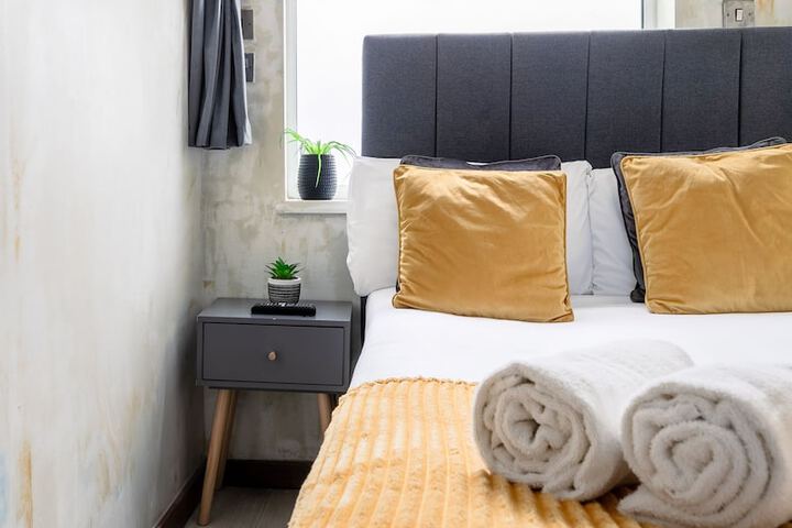 Room 35 of 234
