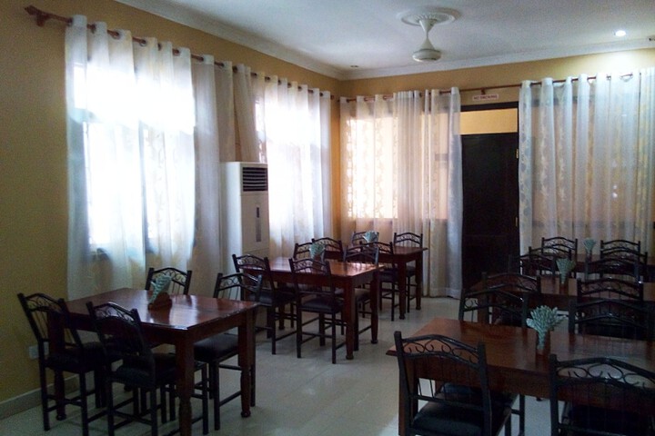 Dining 36 of 47