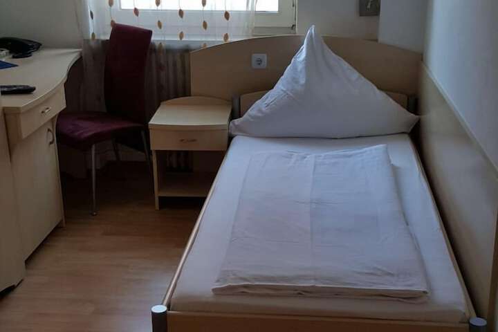 Room 11 of 22