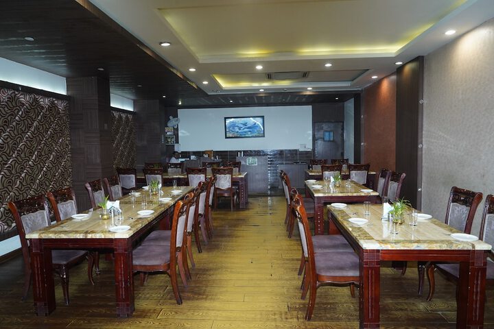 Dining 10 of 12