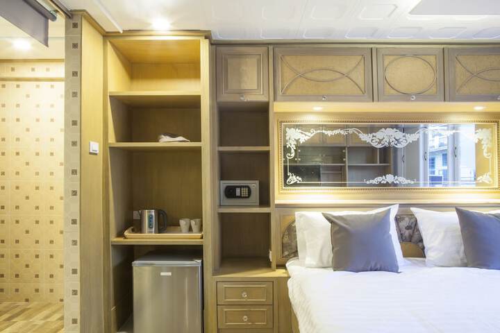 Room 7 of 32