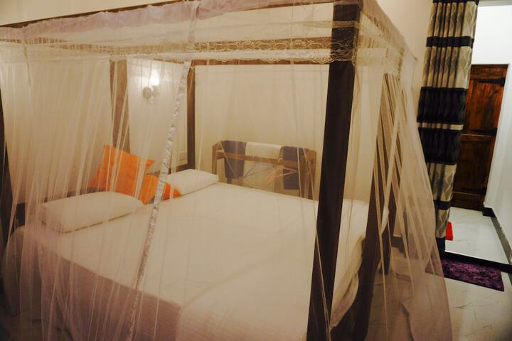 Room 7 of 66
