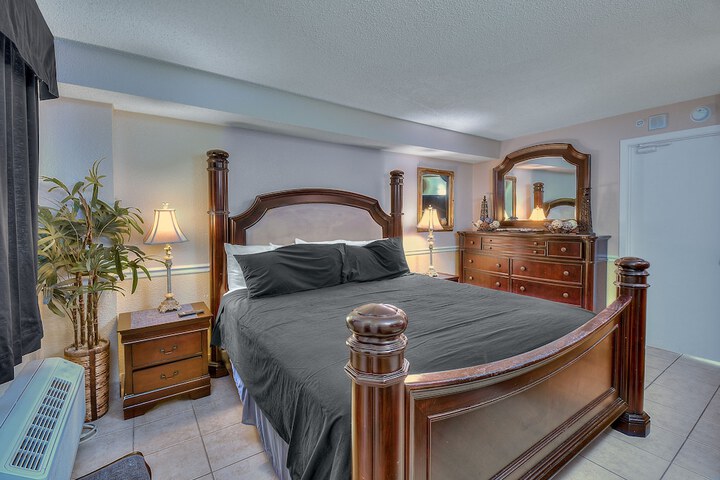 Room 2 of 79