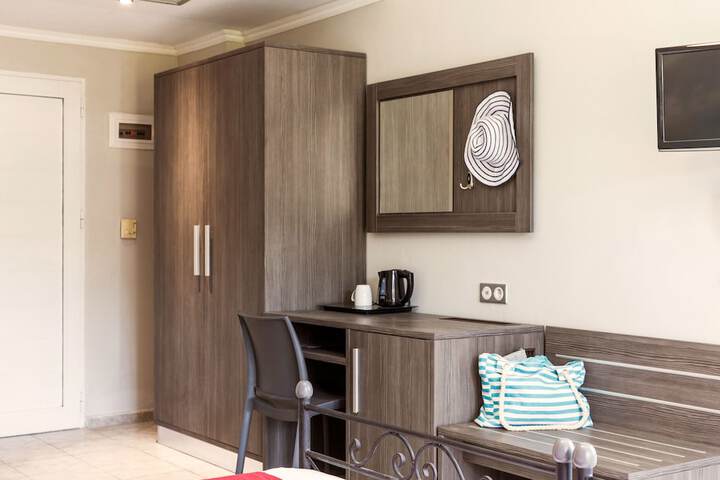 Room 10 of 27