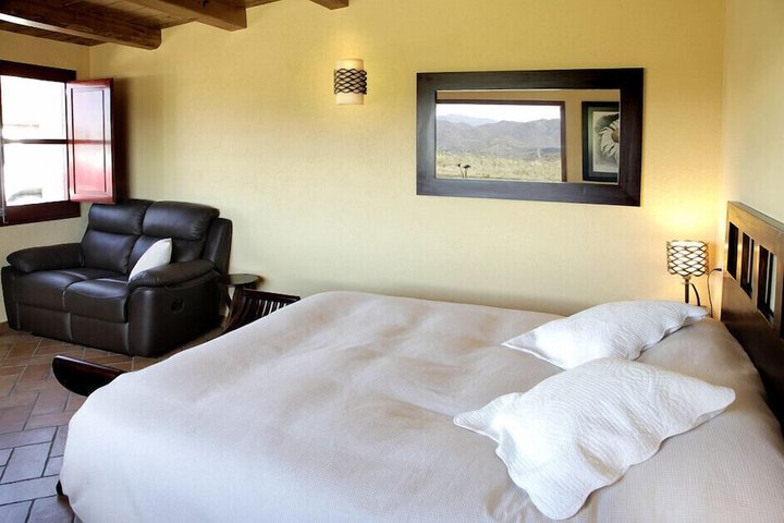 Room 4 of 32