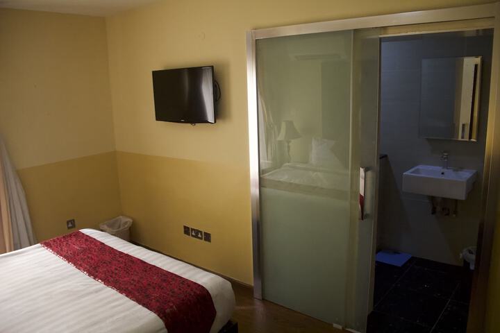 Room 9 of 44
