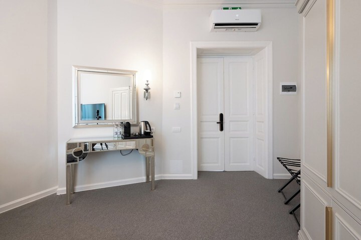 Room 31 of 208