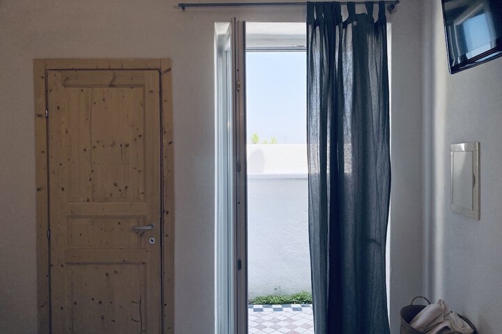 Room 10 of 104