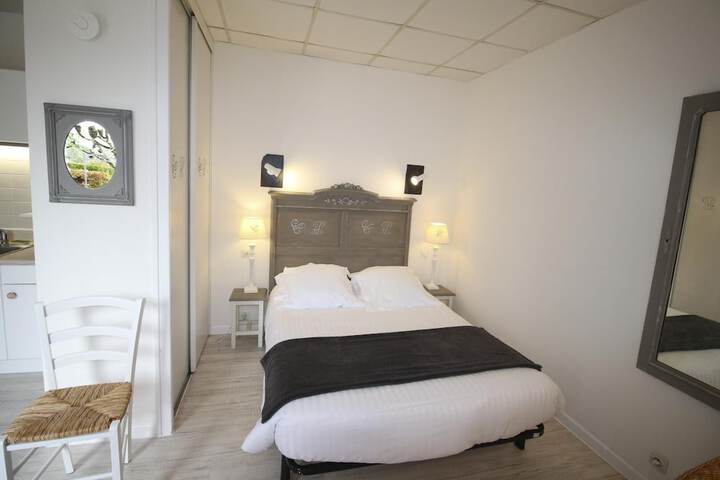 Room 42 of 164