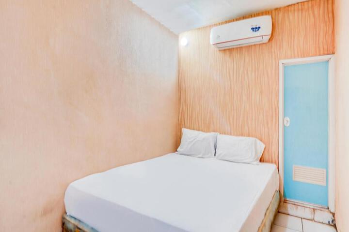 OYO Life 2083 Tambakbening Residence