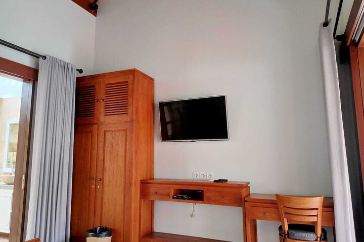 Room 30 of 143