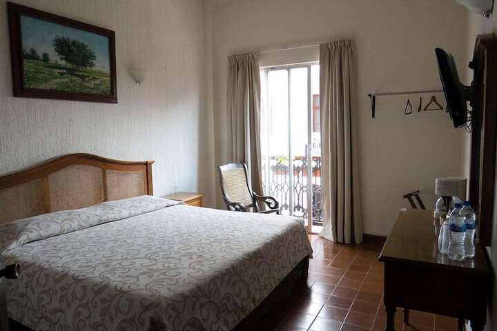 Room 6 of 38