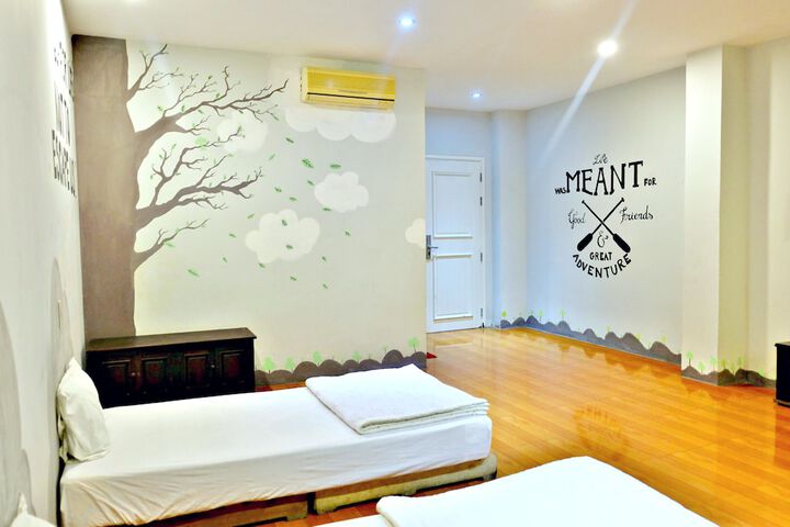 Room 6 of 39