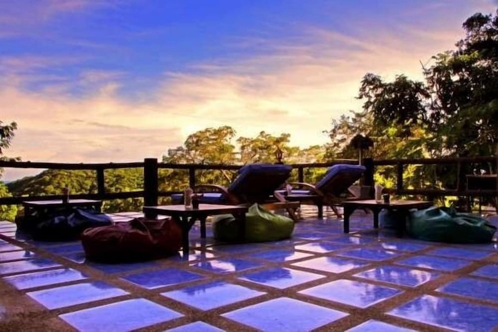 Sundeck 14 of 17