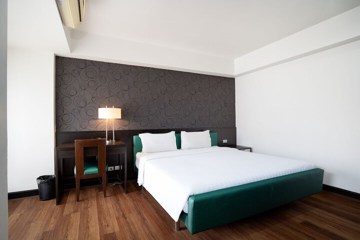 Room 15 of 83