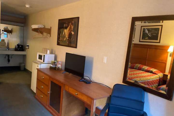 Room 13 of 25