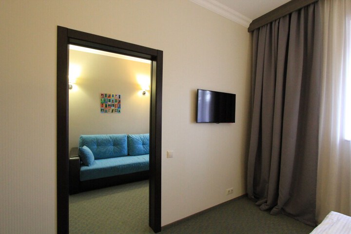 Room 27 of 42