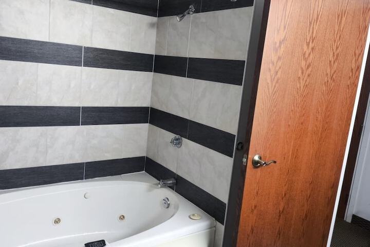 Jetted tub