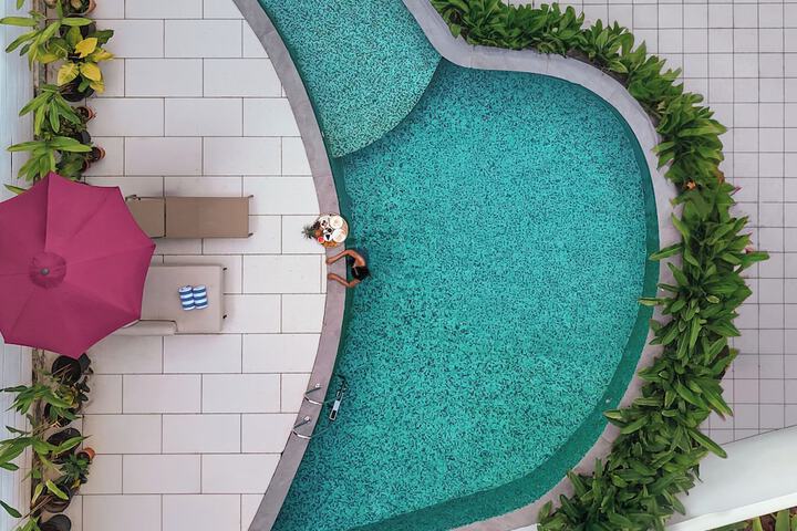 Pool 10 of 37