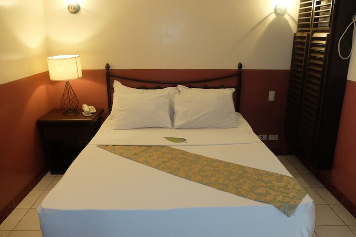 Room 3 of 114