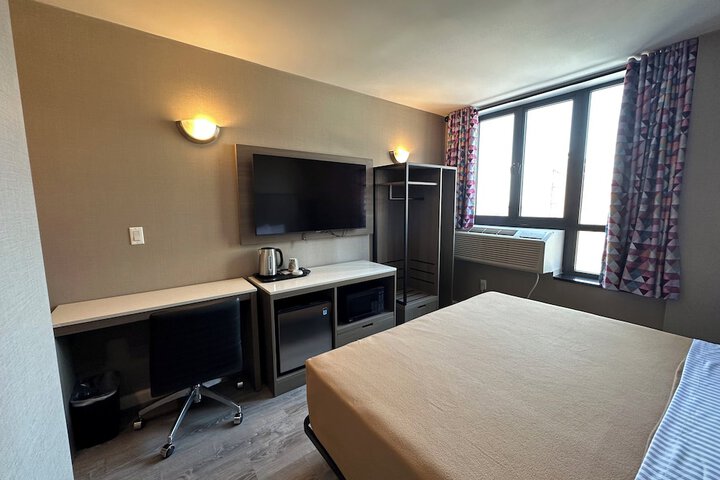 Standard Single King Bed (5 of 12)