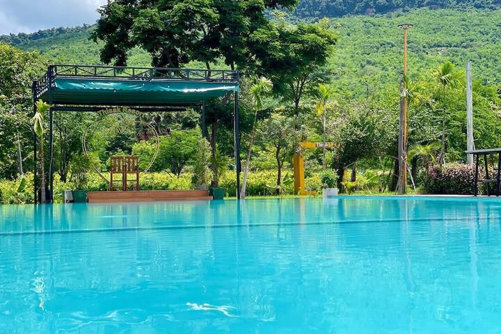 Pool 96 of 151