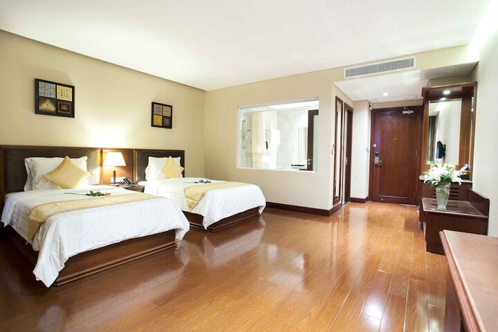 Room 6 of 72