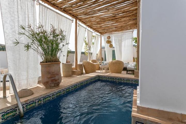Hotel with Pool