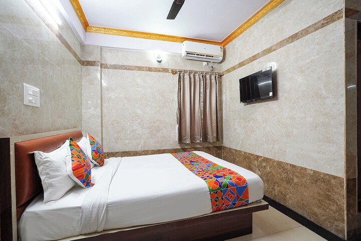 Room 9 of 28