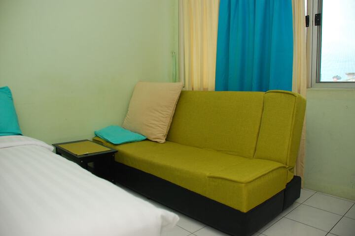 Room 17 of 28