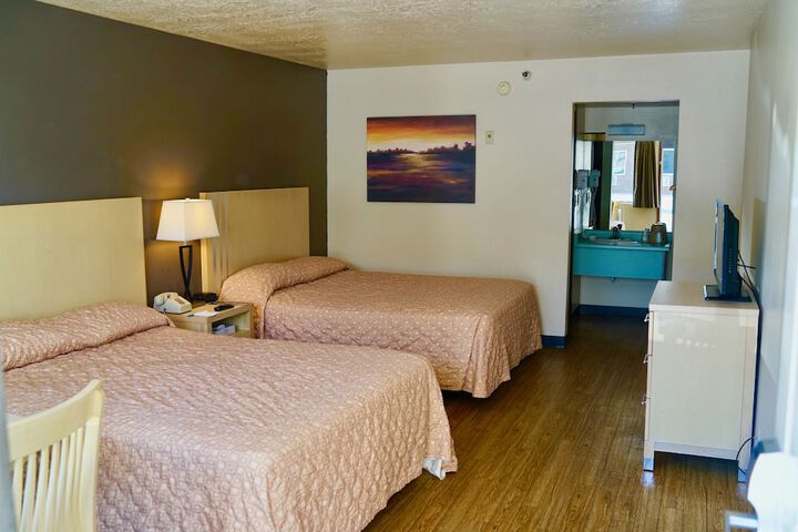 Room 1 of 32