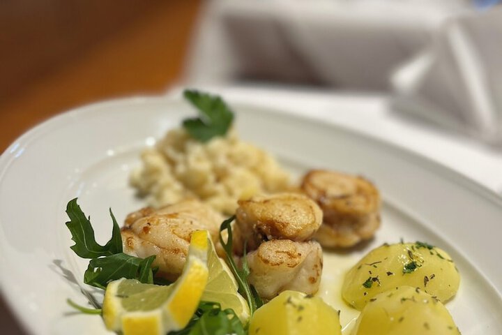 Dining 45 of 58