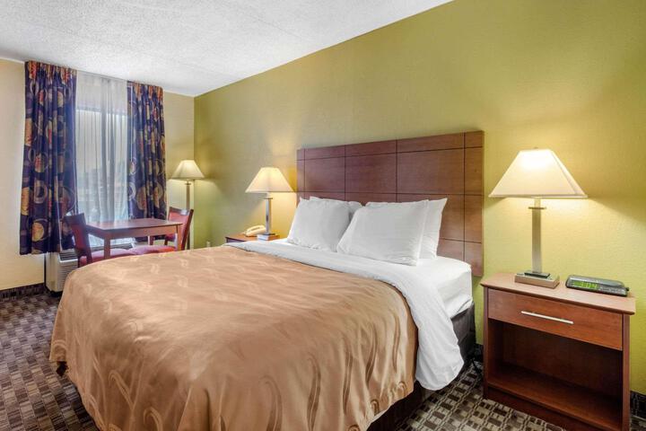 Queen Bed Accessible (7 of 17)