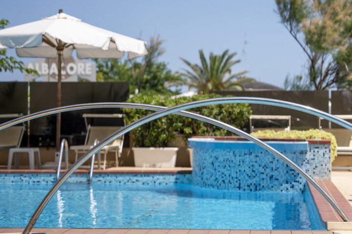 Pool 39 of 82