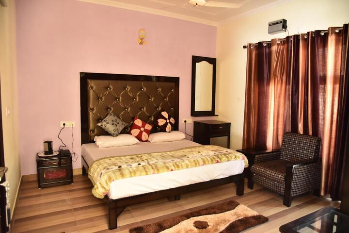 Room 7 of 35