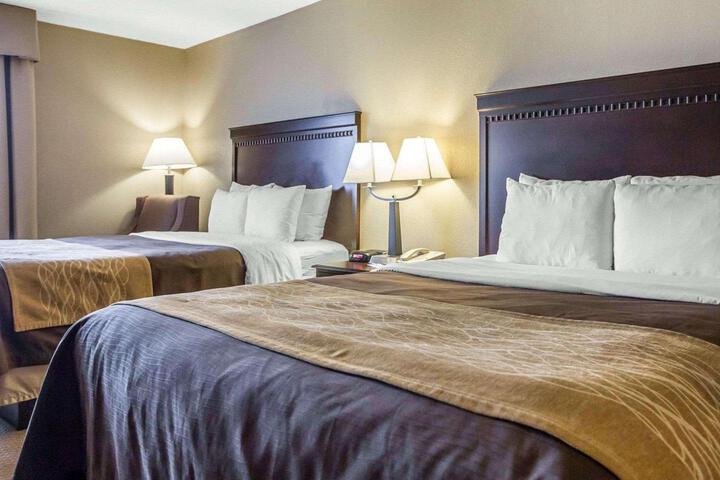 2 Queen Beds (8 of 9)