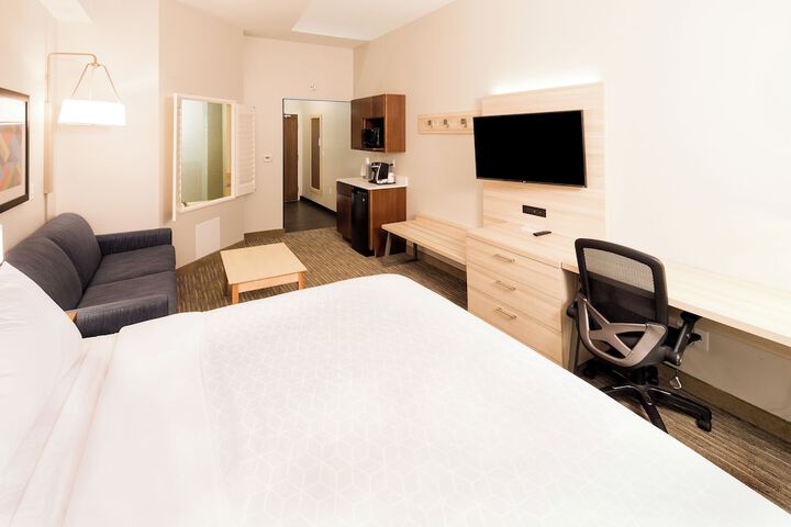Room 7 of 28