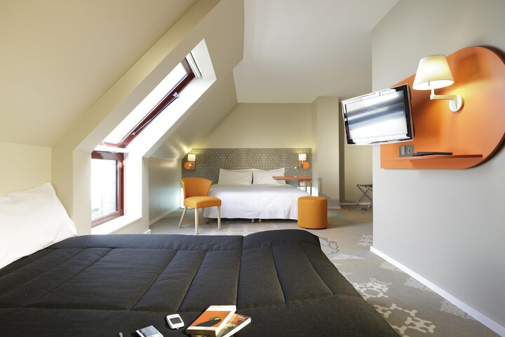 Room 26 of 182