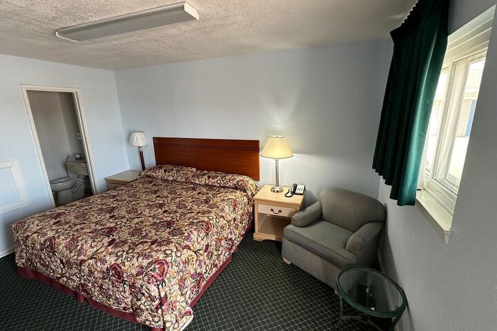Room 7 of 27