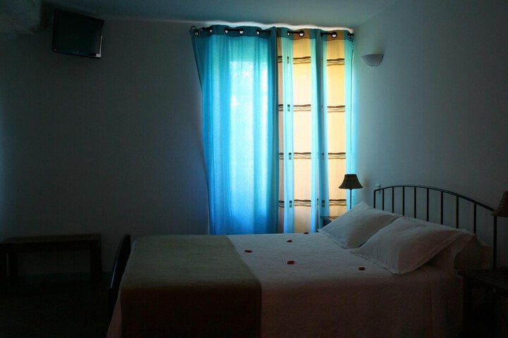 Room 11 of 33