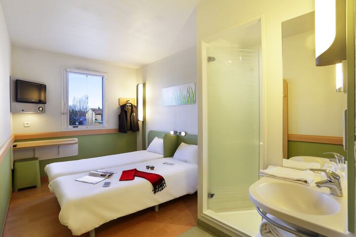 Room 3 of 42