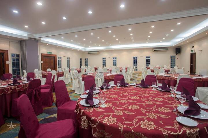 Ballroom/Hall 27 of 48