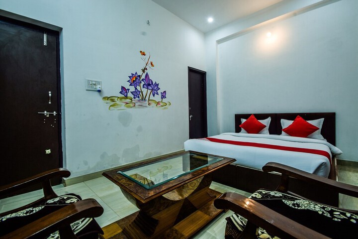 Room 6 of 18